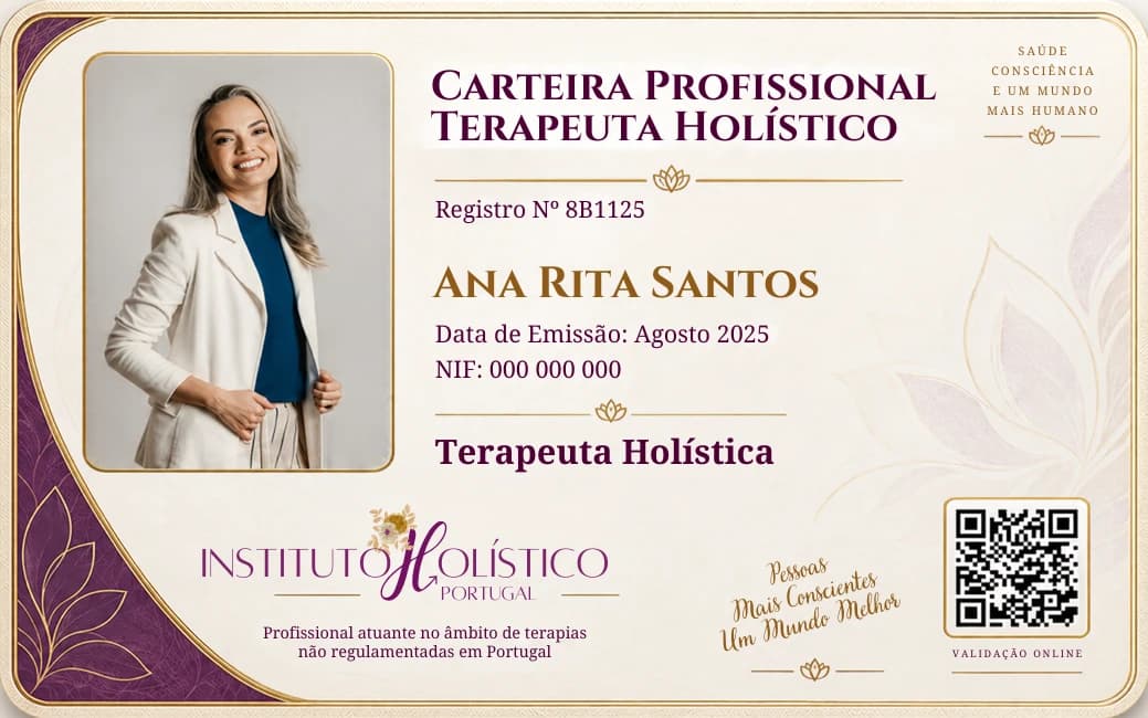 Carteira Profissional de Terapeuta Holístico emitida pelo Instituto Holístico Portugal, com fotografia, número de registo e código QR de validação online