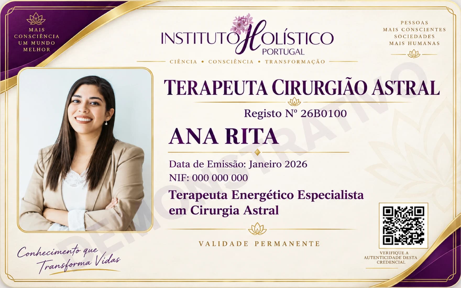 Carteira Profissional de Terapeuta Cirurgião Astral do Instituto Holístico Portugal, com fotografia, número de registo, data de emissão, o título de Terapeuta Energético Especialista em Cirurgia Astral e o QR Code de verificação